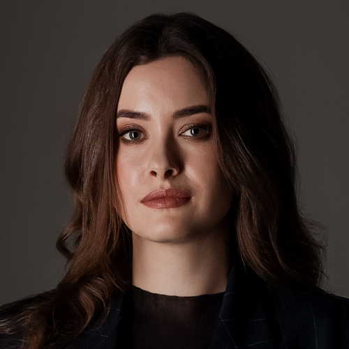 Men yosh qizni internetda jinsiy aloqada bolishga jalb qildim.